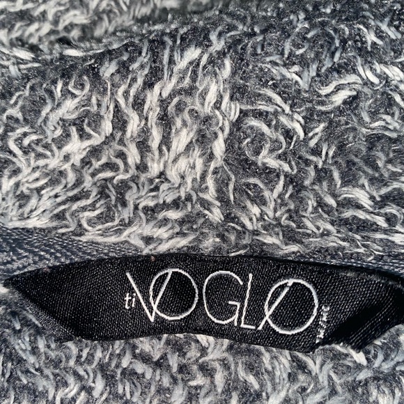 Soft and cozy shall style sweater - Picture 4 of 4